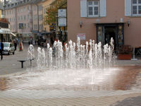 Der begehbare Brunnen in der Fußgängerzone von Friedrichshafen