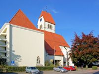 Blick auf die katholische Kirche St. Jodokus im Ortskern von Immenstaad