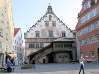 Blick auf das alte Rathaus in Lindau mit bemaltem Giebel