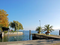 Blick von der Promenade über den Überlinger Mantelhafen auf den Bodensee