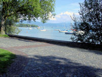 Blick auf den Bodensee vom Uferweg in Wasserburg